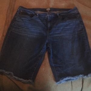 New York and co, soho Bermuda shorts with fringe.